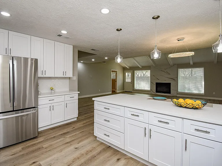 2835 Colony Dr — Photo 11