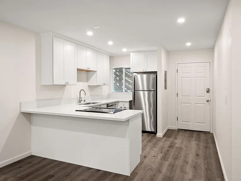 1100 Leff Street — Photo 3
