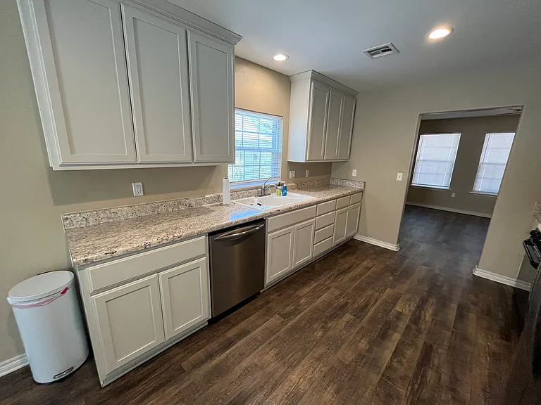 815 S Washington St — Photo 2