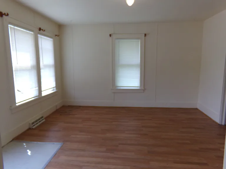 207 Main St — Photo 3