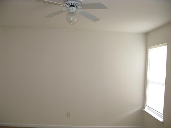 2nd floor Master bedroom has walkin closet