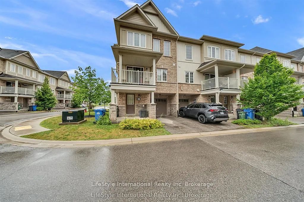3 bed, $2,750 — Photo 1