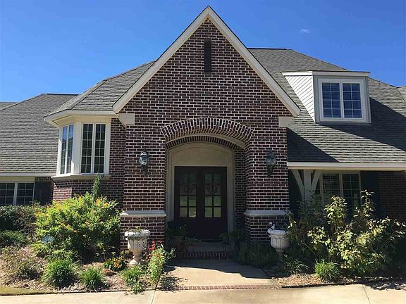 2nd image of 2106 S Walking Trail Dr