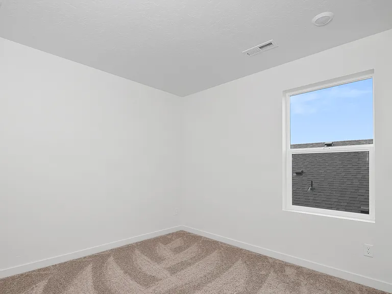 477 W Norwich St — Photo 26