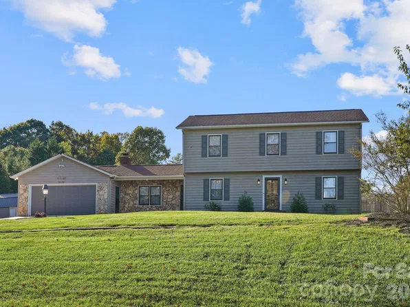 5976 Gold Creek Estate Dr, Hickory, NC 28601
