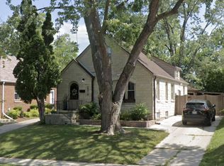 2316 S 77th St, West Allis, WI 53219