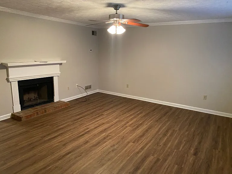 250 Cleveland Rd #211 — Photo 3
