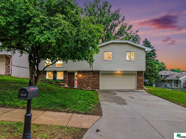 10927 Crown Point Ave, Omaha, NE 68164
