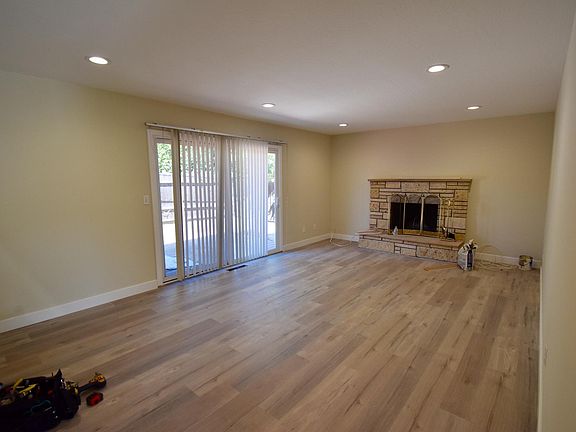 5th image of 1359 Kingfisher Way #1