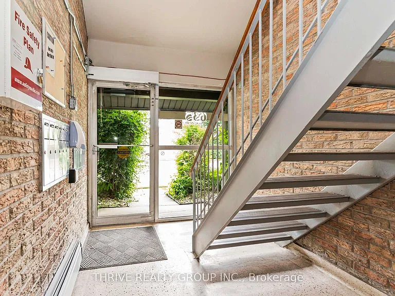 635 Wonderland Rd S #4 — Photo 3