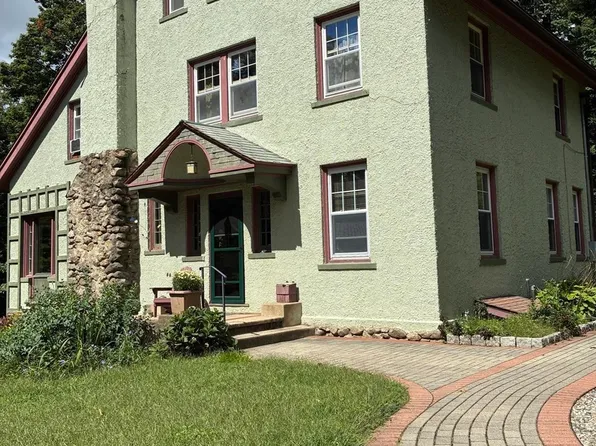 50 Mount Pleasant St, Amherst, MA 01002