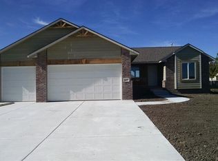 1417 Main St, Halstead, KS 67056