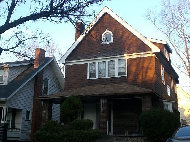 1st image of 425 E 114th St