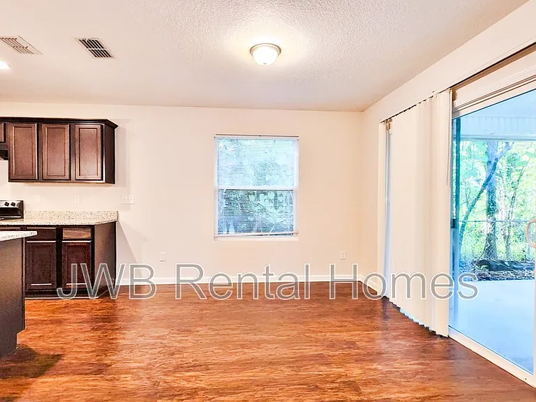 2048 Sheridan St — Photo 4