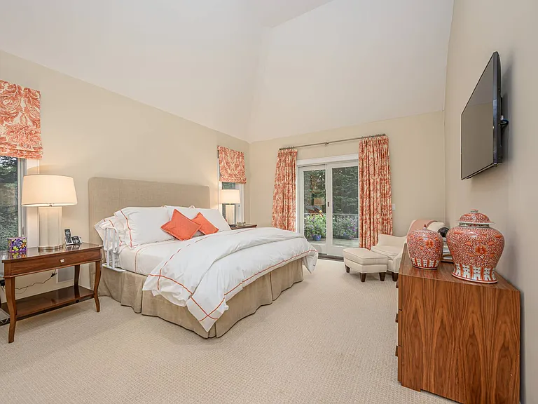 144 Middle Pond Rd — Photo 9