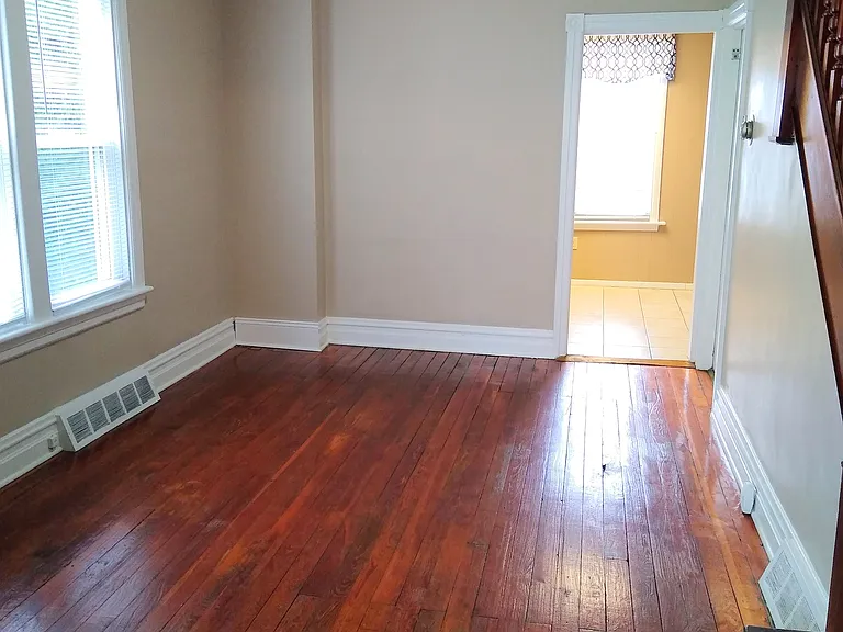 513 Hanover St — Photo 4