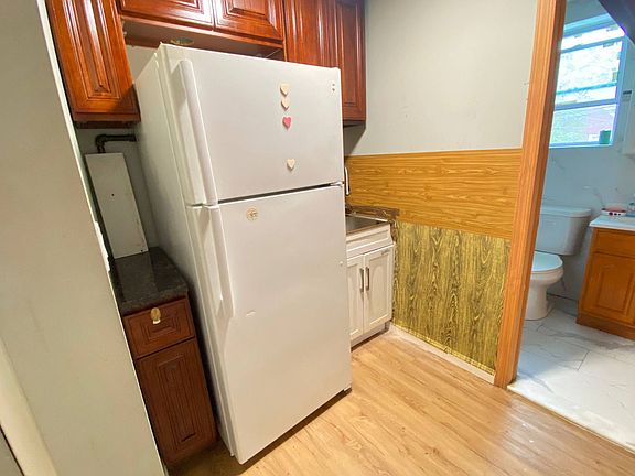 5th image of 633 Van Nest Ave Floor 2