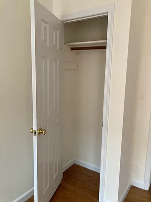 Rented by Akam Sales and Brokerage | media 20