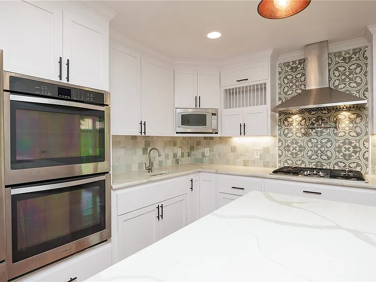 830 Crestview Dr — Photo 13
