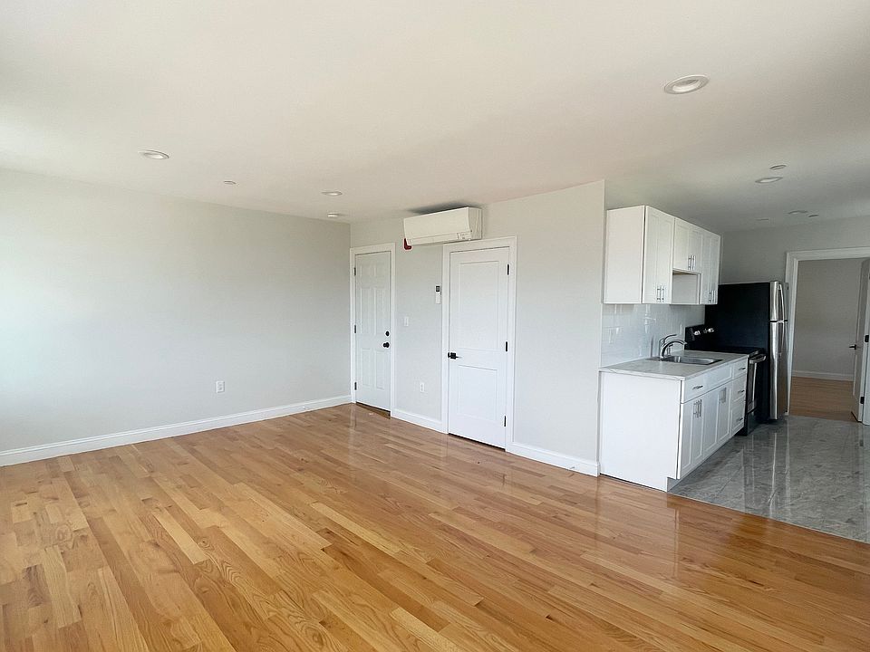 1st image of 325 Newport Ave APT 31