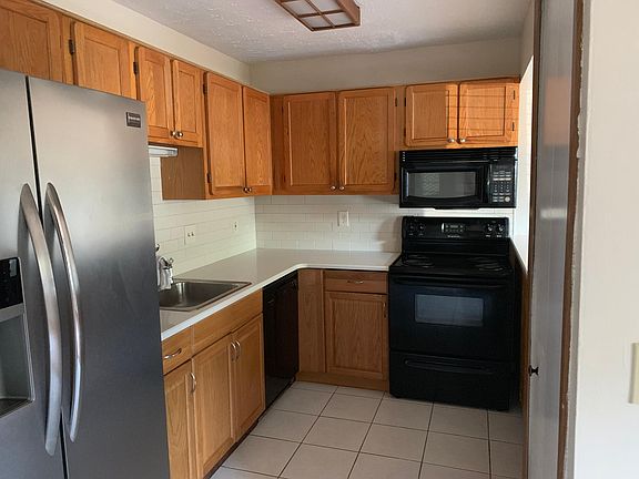 5th image of 1420 Cedarwood Dr APT A