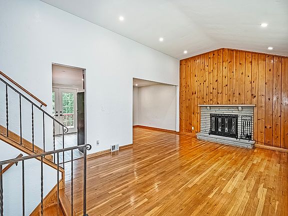 4th image of 456 Regency Dr