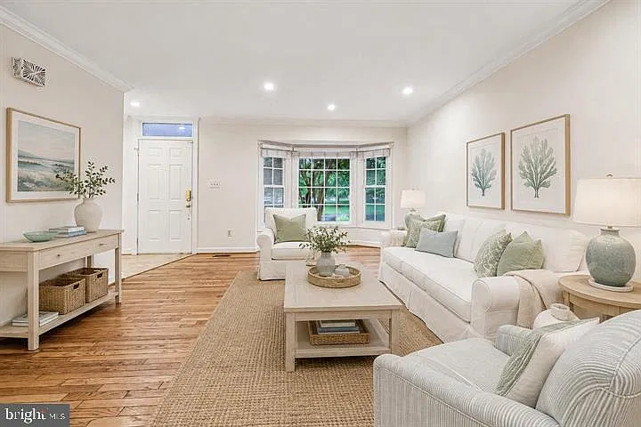 3 bed, 2.5 bath, 2148 sqft, $2,500 — Photo 2