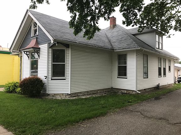 Side view along alley