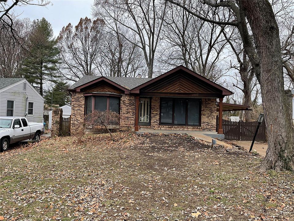 1st image of 2837 Wismer Ave