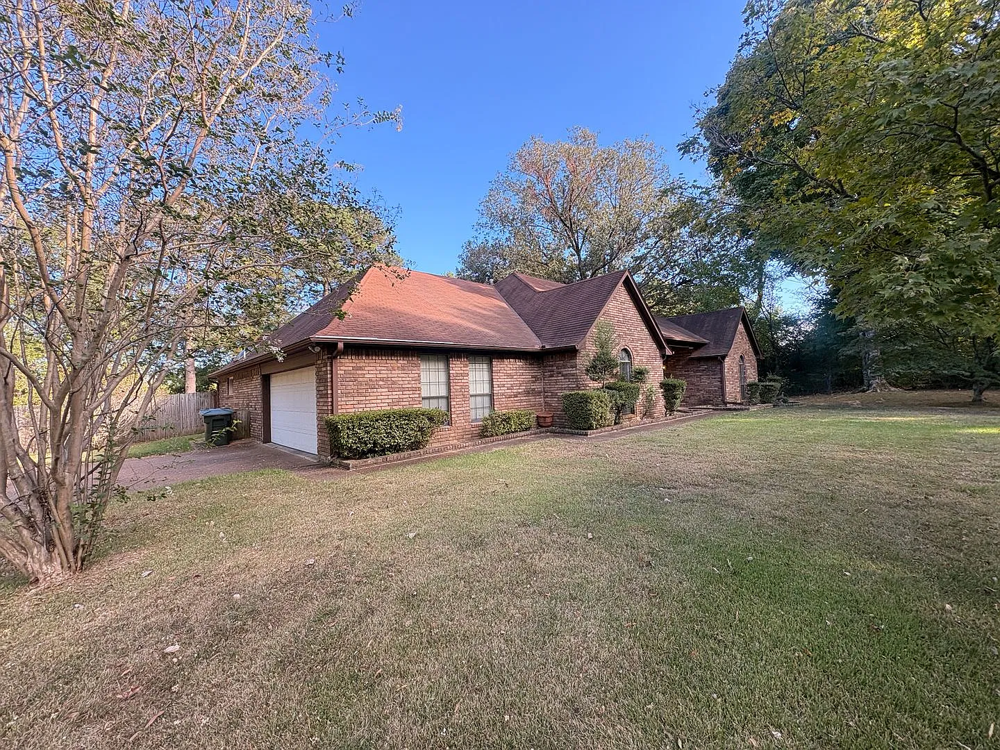 Spacious 4-Bedroom Home with Sunroom and Huge Fenced Backyard in Bartlett! — Photo 2