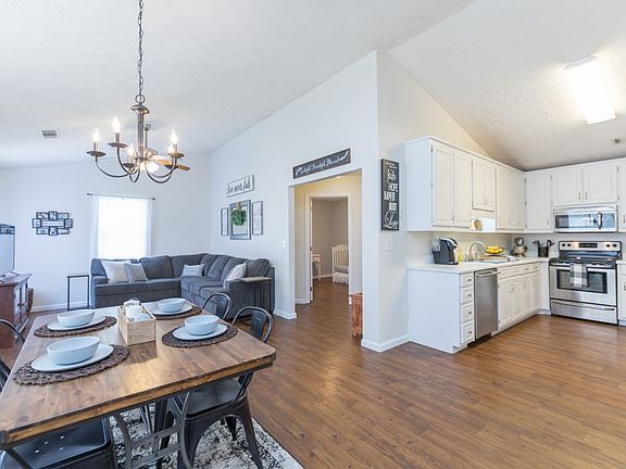 5th image of 1434 Creek View Dr