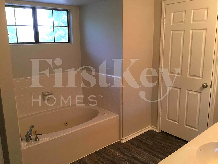 1403 Bradford Pl — Photo 13