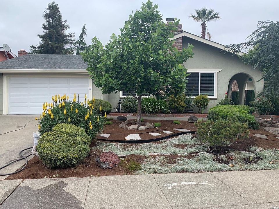 1st image of 835 Cedarwood Ln