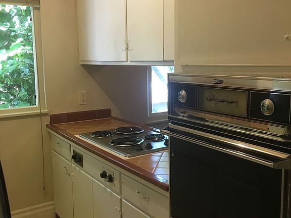 2nd image of 521 21st St APT 4