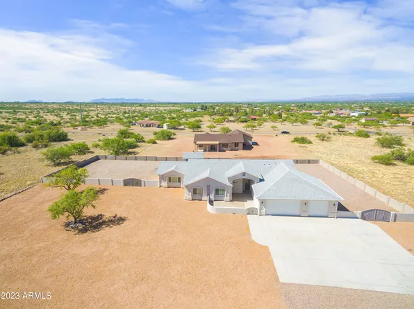 6837 S ELMER Loop, Hereford, AZ 85615