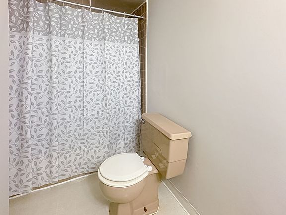 5th image of 600 W Michigan Ave APT 4
