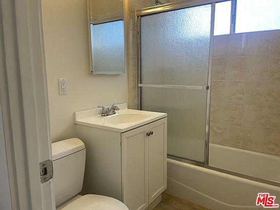 3rd image of 1150 N Commonwealth Ave APT 1
