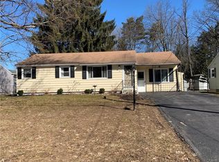116 Armitage Dr, North Syracuse, NY 13212