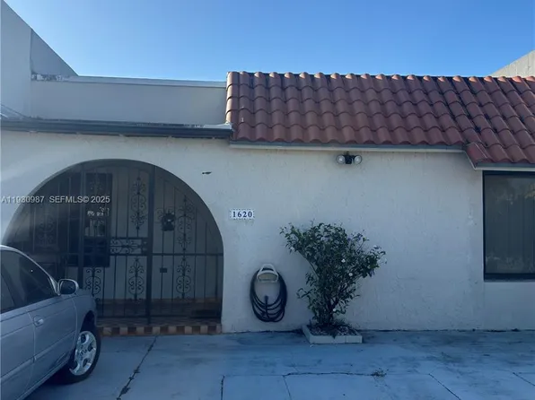 1620 W 57th Ter, Hialeah, FL 33012