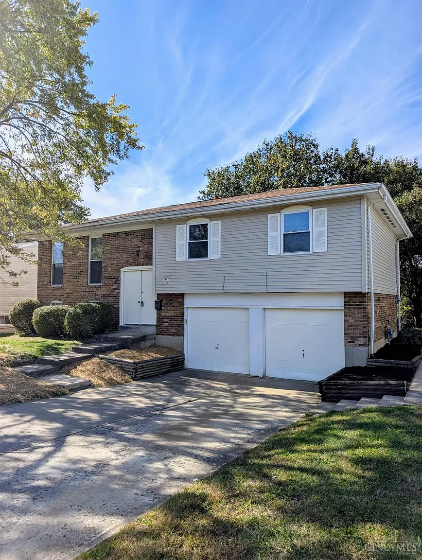 962 Harrogate Ct photo 1