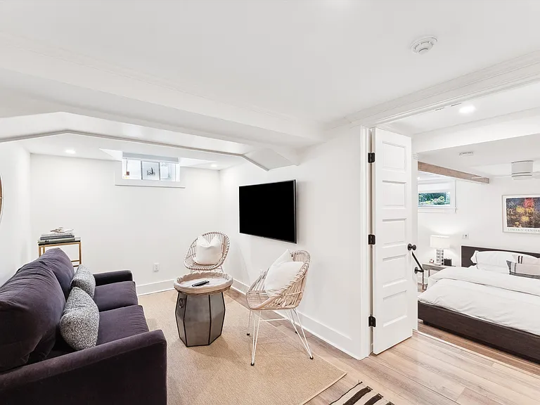32 Franklin Ave — Photo 12