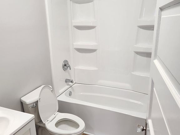 5th image of 219 Casseday Ave #2