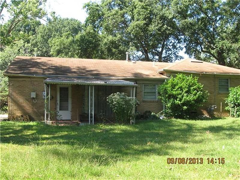2nd image of 1102 Elizabeth Ct