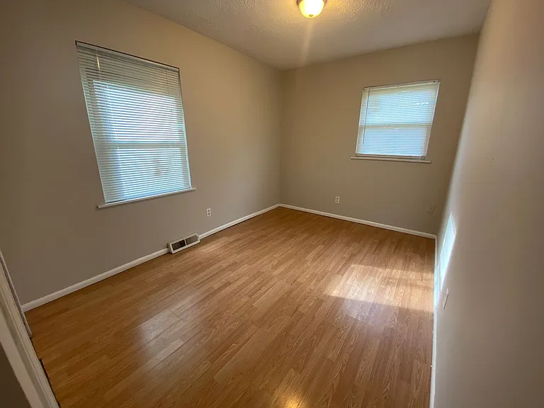 845 Middle Dr — Photo 7