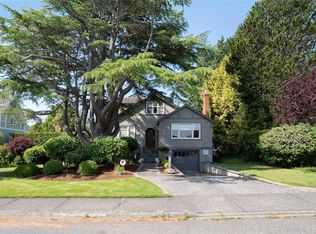2741 Dufferin Ave, Oak Bay, BC V8R 3L5