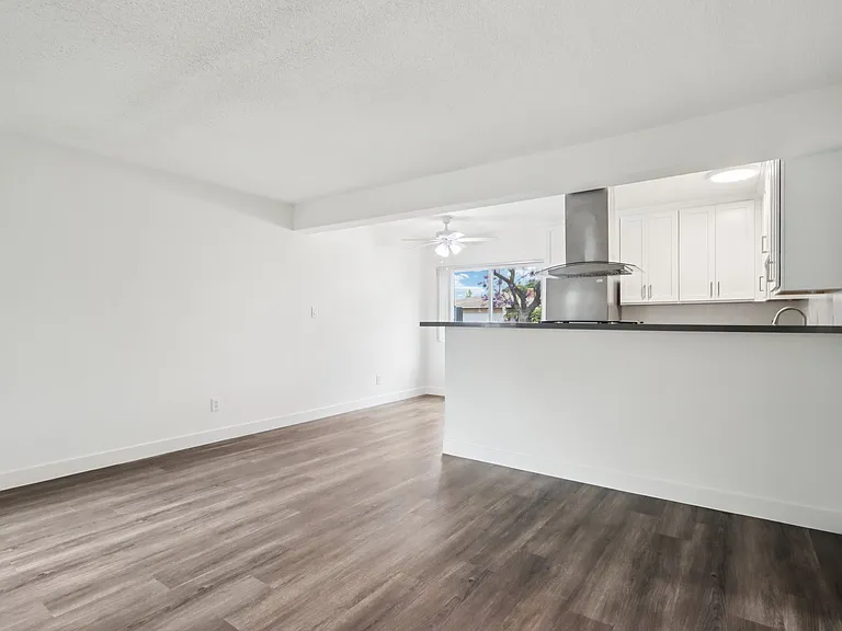 1130 Marine Avenue — Photo 13