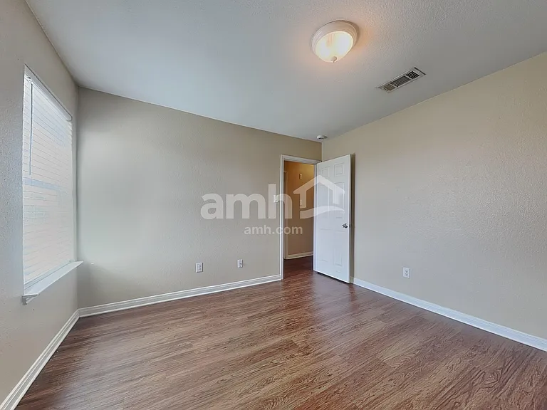 501 Hidden Dale Dr — Photo 17