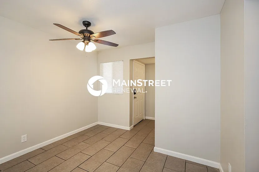 2126 Citroen St — Photo 4