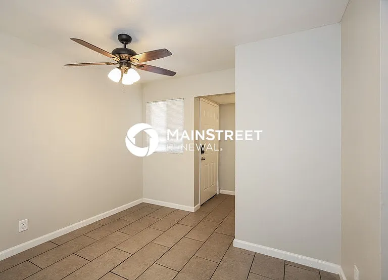2126 Citroen St — Photo 4