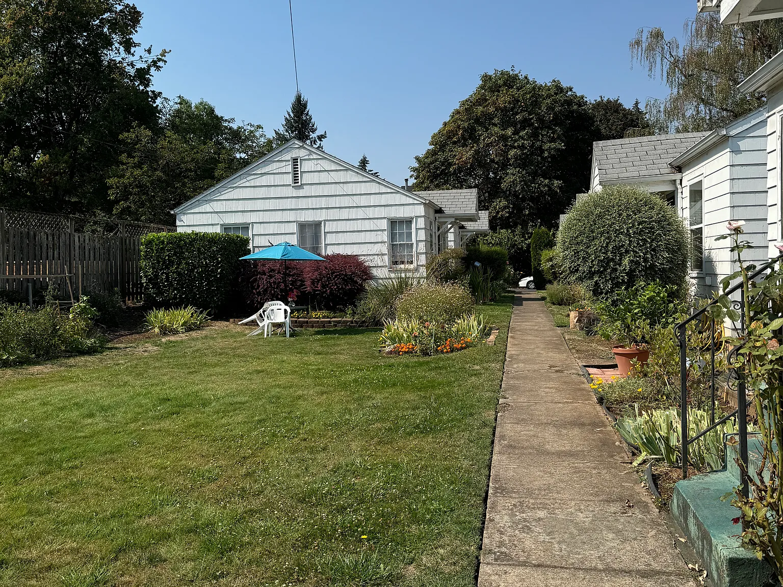 1342 Saginaw St S — Photo 2